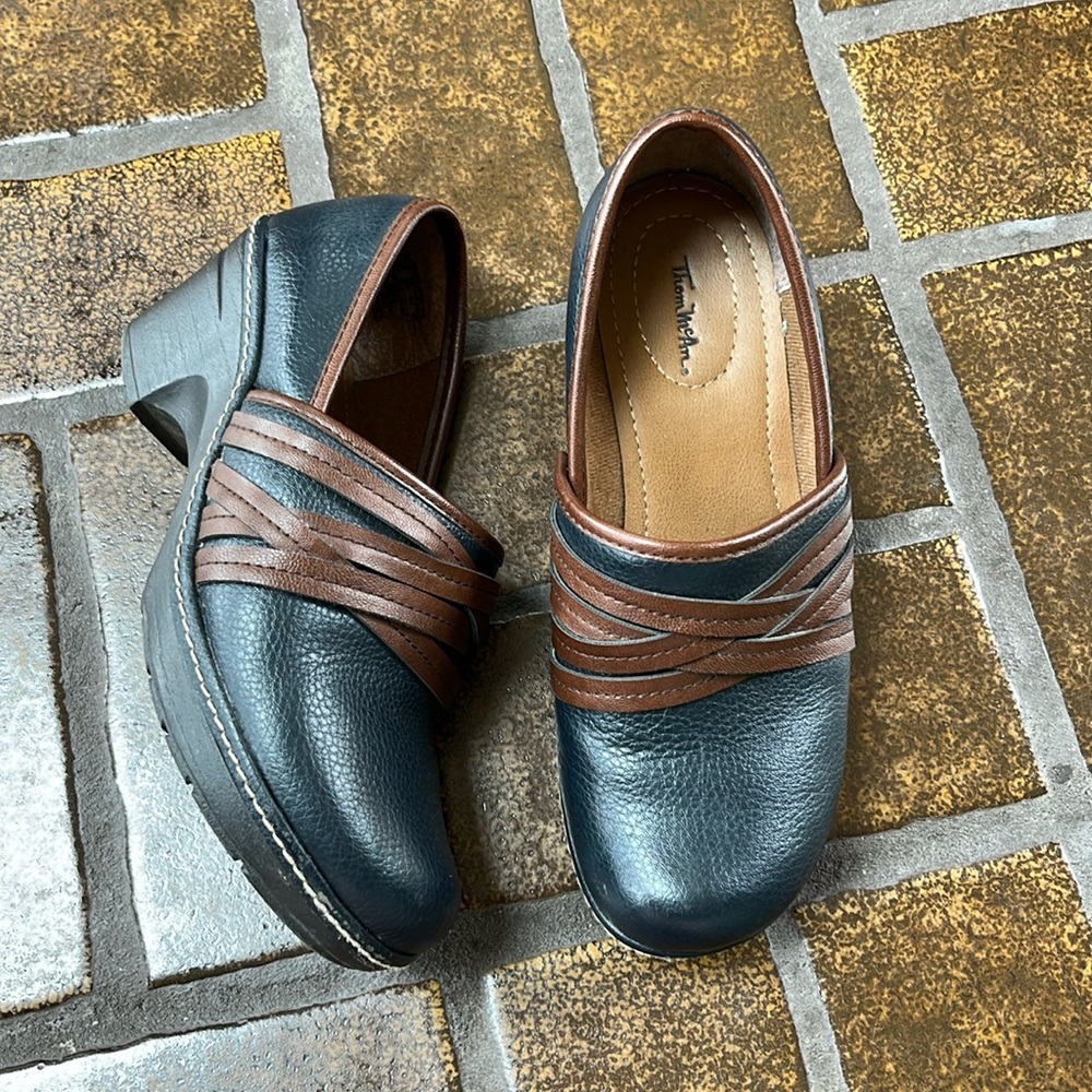 Thom McAn Casper Navy Blue & Brown Leather Slip-On Clogs